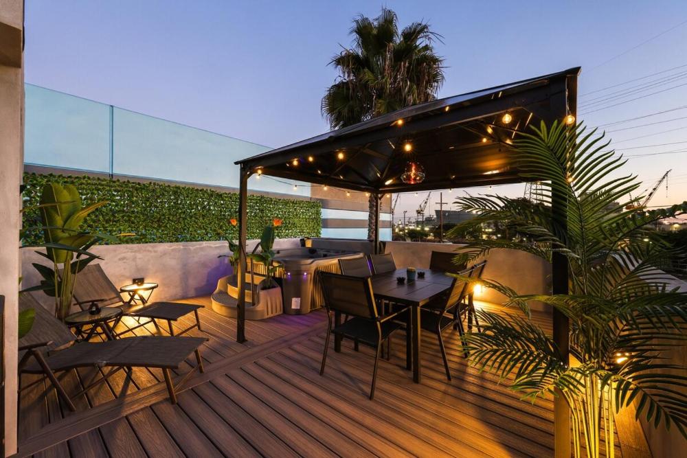 Harborside Suite 12 with Hot Tub and King Beds